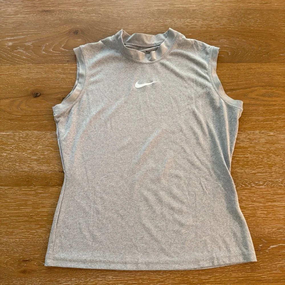 Nike Dri-Fit Gray Fitted Muscle Activewear Tee Short Sleeves size S - Picture 1 of 3